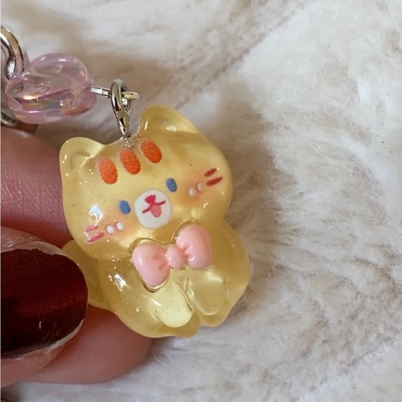 Kitty with bow tie keychain - Picture 5 of 6